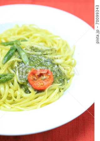 おいしいバジルパスタ 70099343