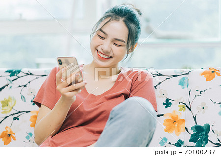 Woman lifestyle 70100237