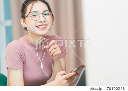 Business woman, telework Business woman, telework 70100248