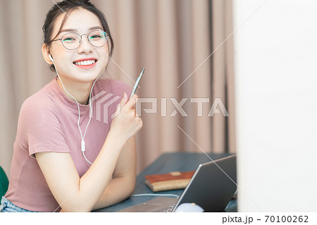 Business woman, telework 70100262