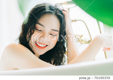 Woman in bath Woman in bath 70100350