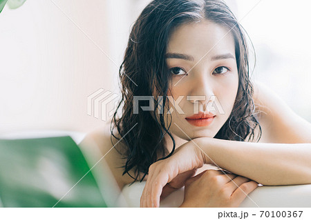 Woman in bath Woman in bath 70100367