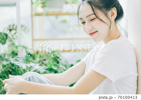 Beautiful woman portrait Beautiful woman portrait 70100413
