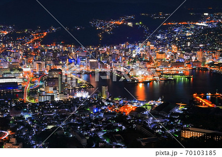 【長崎県】稲佐山山頂展望台から見た長崎夜景 70103185