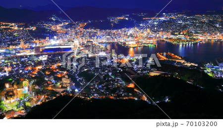 【長崎県】稲佐山山頂展望台から見た長崎夜景 【長崎県】稲佐山山頂展望台から見た長崎夜景 70103200