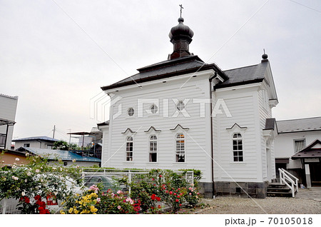 白河ハリストス正教会と薔薇の花壇 70105018