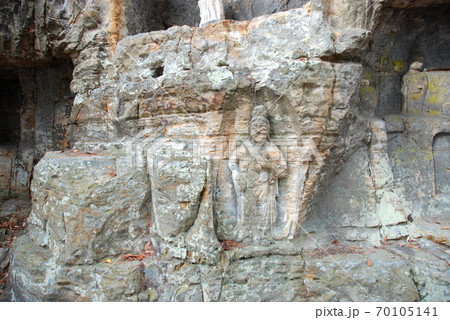 福島市　岩谷観音堂の江戸時代に刻まれた磨崖仏 70105141