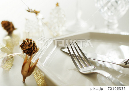 クリスマス テーブルセッティングの写真素材