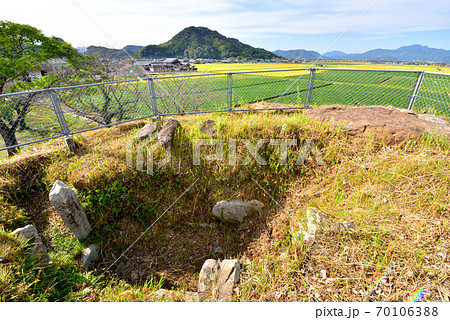 玉島古墳　古墳上部からの風景　竪穴系横口石室　佐賀県武雄市　 70106388