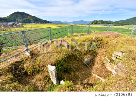 玉島古墳 古墳上部からの風景 竪穴系横口石室 佐賀県武雄市 玉島古墳 古墳上部からの風景 竪穴系横口石室 佐賀県武雄市 70106393