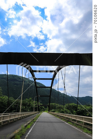 夏のくろほね大橋 70106620