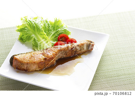 鮭のムニエル5 70106812