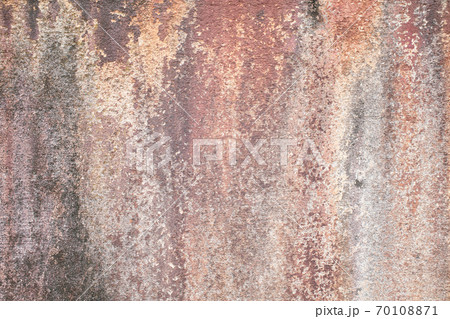 コンクリート壁 鉄サビで変色した背景素材　a-2-3 70108871