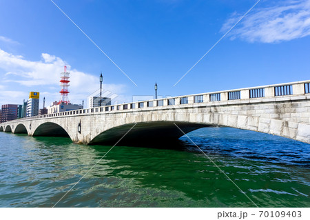 新潟県信濃川と萬代橋（万代橋） 70109403