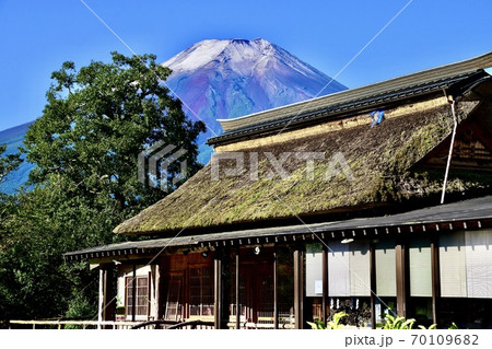 富士山　初冠雪　02 70109682