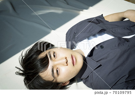 男性のポートレートの写真素材 [70109795] - PIXTA