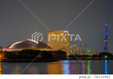 ペイペイドーム・福岡タワー方面の夜景 ペイペイドーム・福岡タワー方面の夜景 70113461