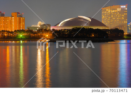 ペイペイドーム・福岡タワー方面の夜景 ペイペイドーム・福岡タワー方面の夜景 70113471