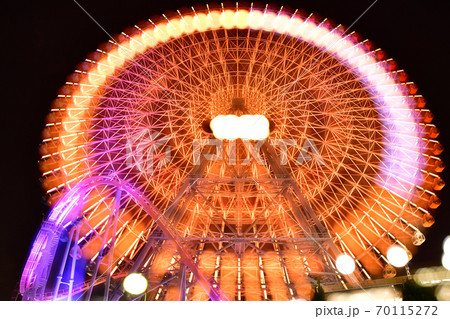 横浜みなとみらいの夜景 観覧車 多重露光 の写真素材