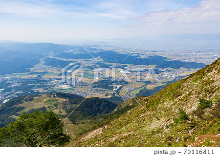 秋の伊吹山　登山道からの眺望 70116811