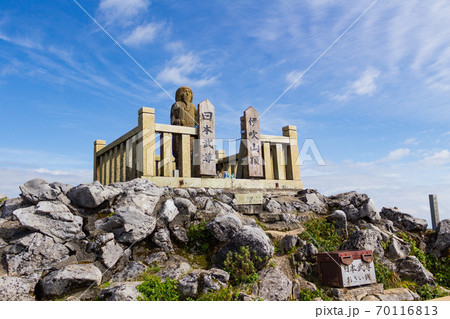 秋の伊吹山 山頂の日本武尊像 秋の伊吹山 山頂の日本武尊像 70116813