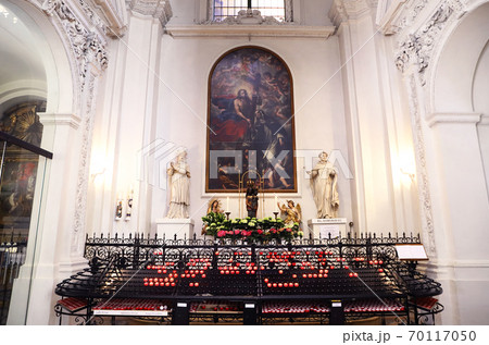 テアティナー教会の美しい内部 70117050