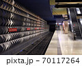 ドイツ ミュンヘンのメトロのホーム 70117264