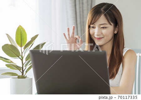 Business Woman, freelance, WFH 70117335