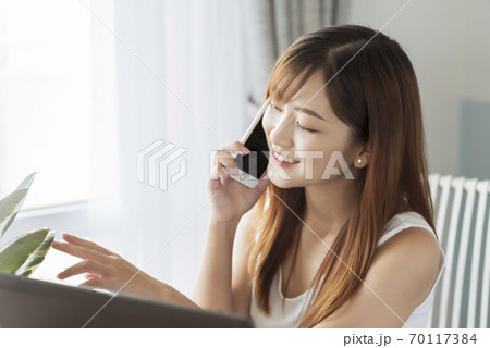 Business Woman, freelance, WFH 70117384