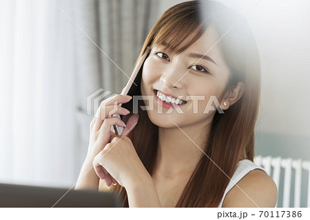 Business Woman, freelance, WFH 70117386