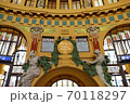 チェコ プラハ中央駅のアールヌーボー様式装飾 70118297