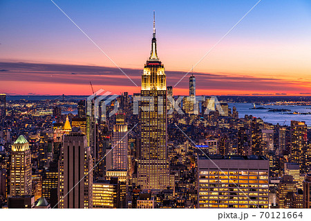《ニューヨーク》マンハッタン・摩天楼の夜景 70121664