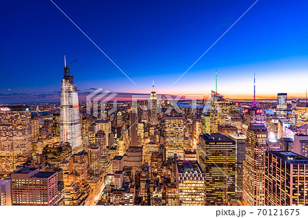 《ニューヨーク》マンハッタン・摩天楼の夜景 70121675