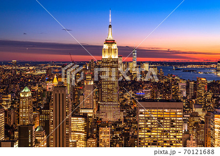 《ニューヨーク》マンハッタン・摩天楼の夜景 70121688