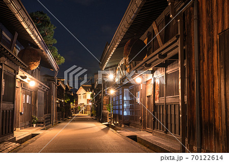 《岐阜県》飛騨高山・古い町並《夜景》 《岐阜県》飛騨高山・古い町並《夜景》 70122614