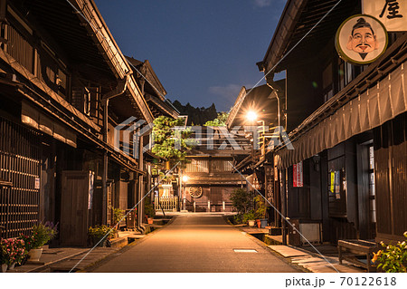 《岐阜県》飛騨高山・古い町並《夜景》 《岐阜県》飛騨高山・古い町並《夜景》 70122618