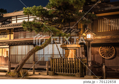 《岐阜県》飛騨高山・古い町並《夜景》 70122658