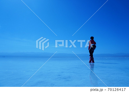 中国チャカ塩湖の絶景 70126417