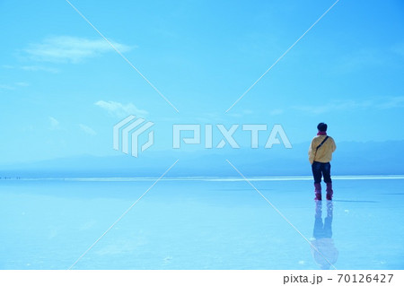 中国チャカ塩湖の絶景 70126427