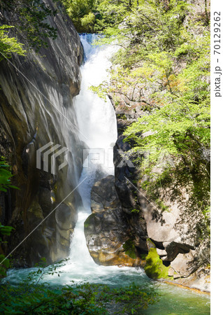 昇仙峡にある仙娥滝 70129262
