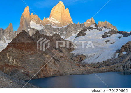 フィッツロイ・山頂・朝焼け 70129666