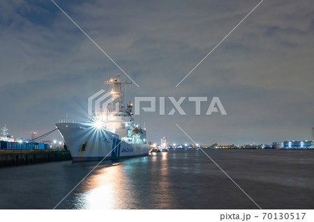 横浜みなとみらい　海保の巡視船と夜景 70130517
