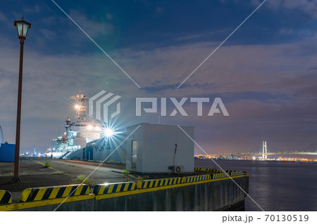 横浜みなとみらい　海保の巡視船と夜景 70130519