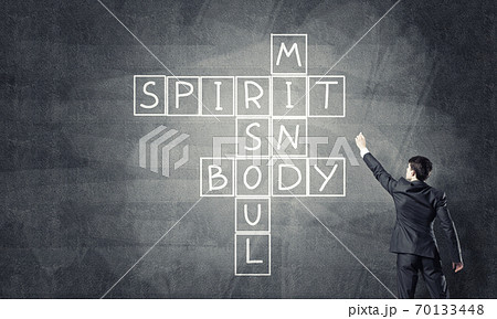 Seminar trainer draw on chalkboard Seminar trainer draw on chalkboard 70133448