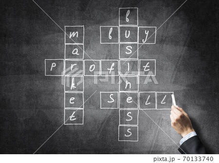 Seminar trainer draw on chalkboard 70133740