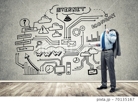 Businessman without head 70135167