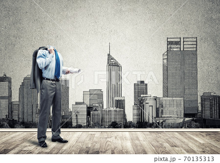 Man of engineering profession 70135313