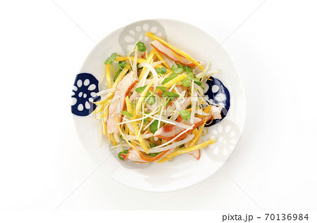 中華イカと野菜の和え物 70136984