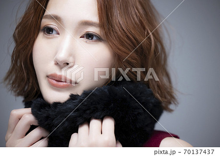 女性 ビューティー ヘアケア 冬 の写真素材