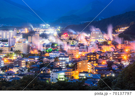 別府　湯煙の風景 70137797